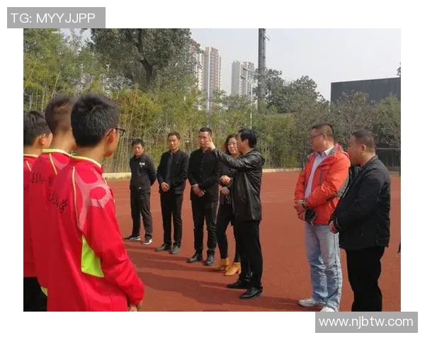 以足球球星玄关挂画点亮家居空间彰显运动激情与时尚品味 以足球球星玄关挂画点亮家居空间彰显运动激情与时尚品味